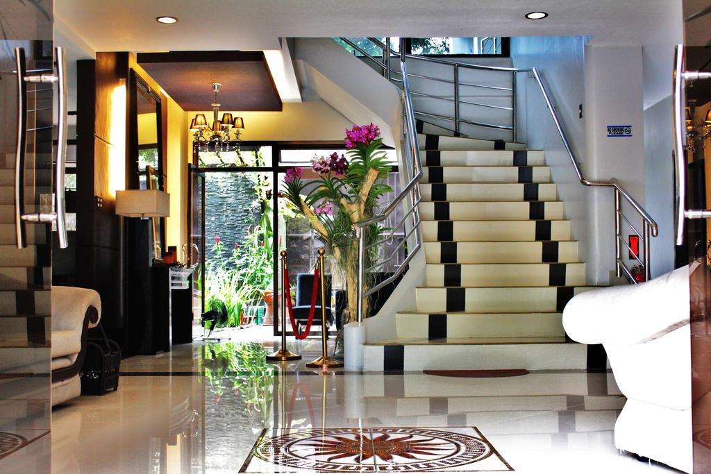 Peridot Suites Davao Экстерьер фото