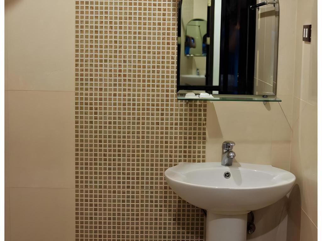 Peridot Suites Davao Экстерьер фото