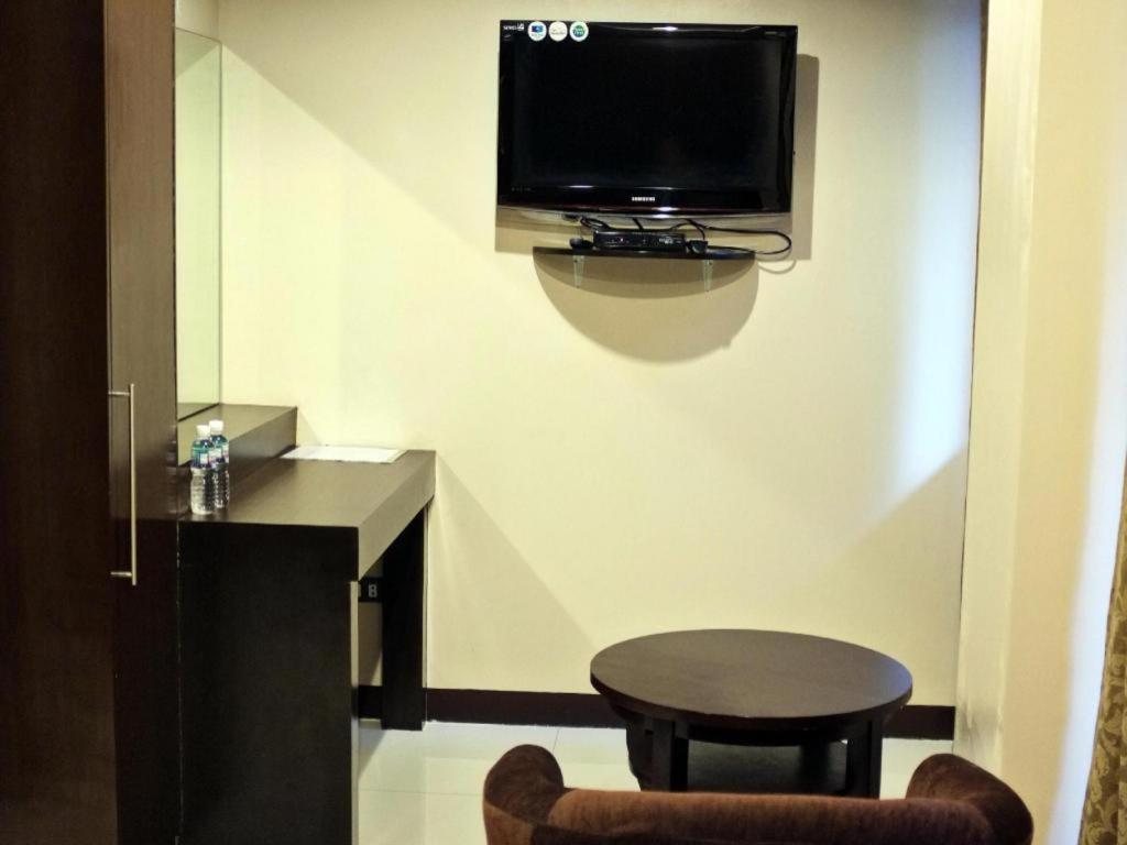 Peridot Suites Davao Экстерьер фото