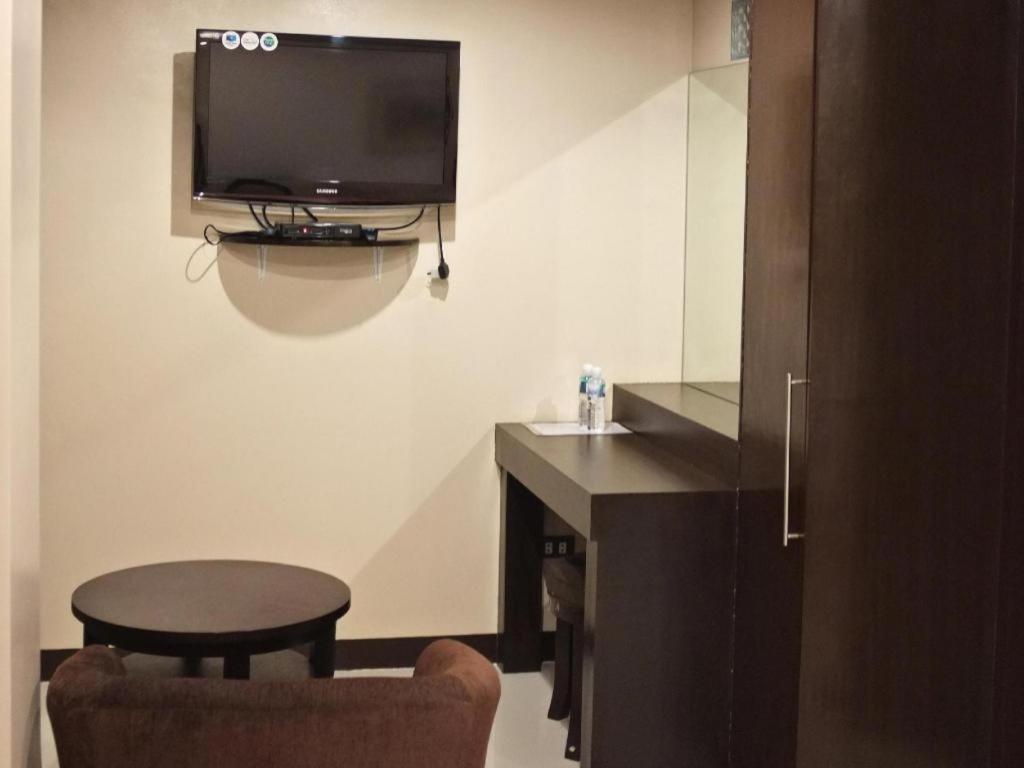 Peridot Suites Davao Экстерьер фото