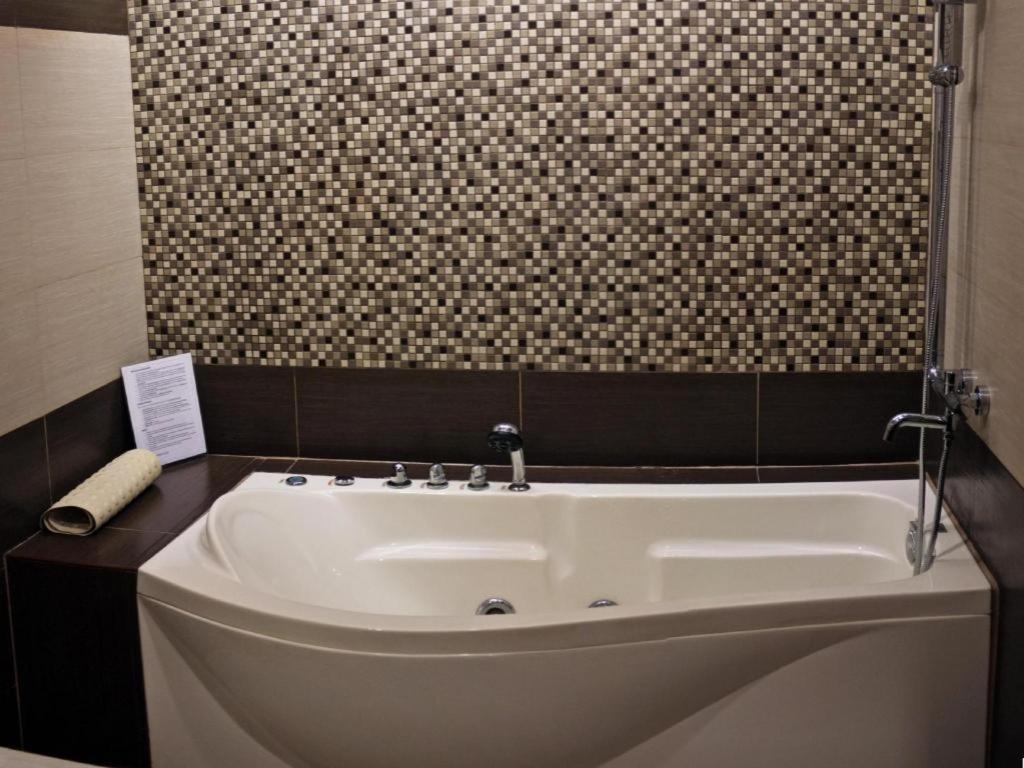 Peridot Suites Davao Экстерьер фото