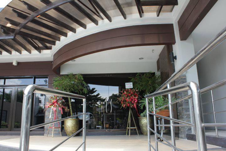 Peridot Suites Davao Экстерьер фото