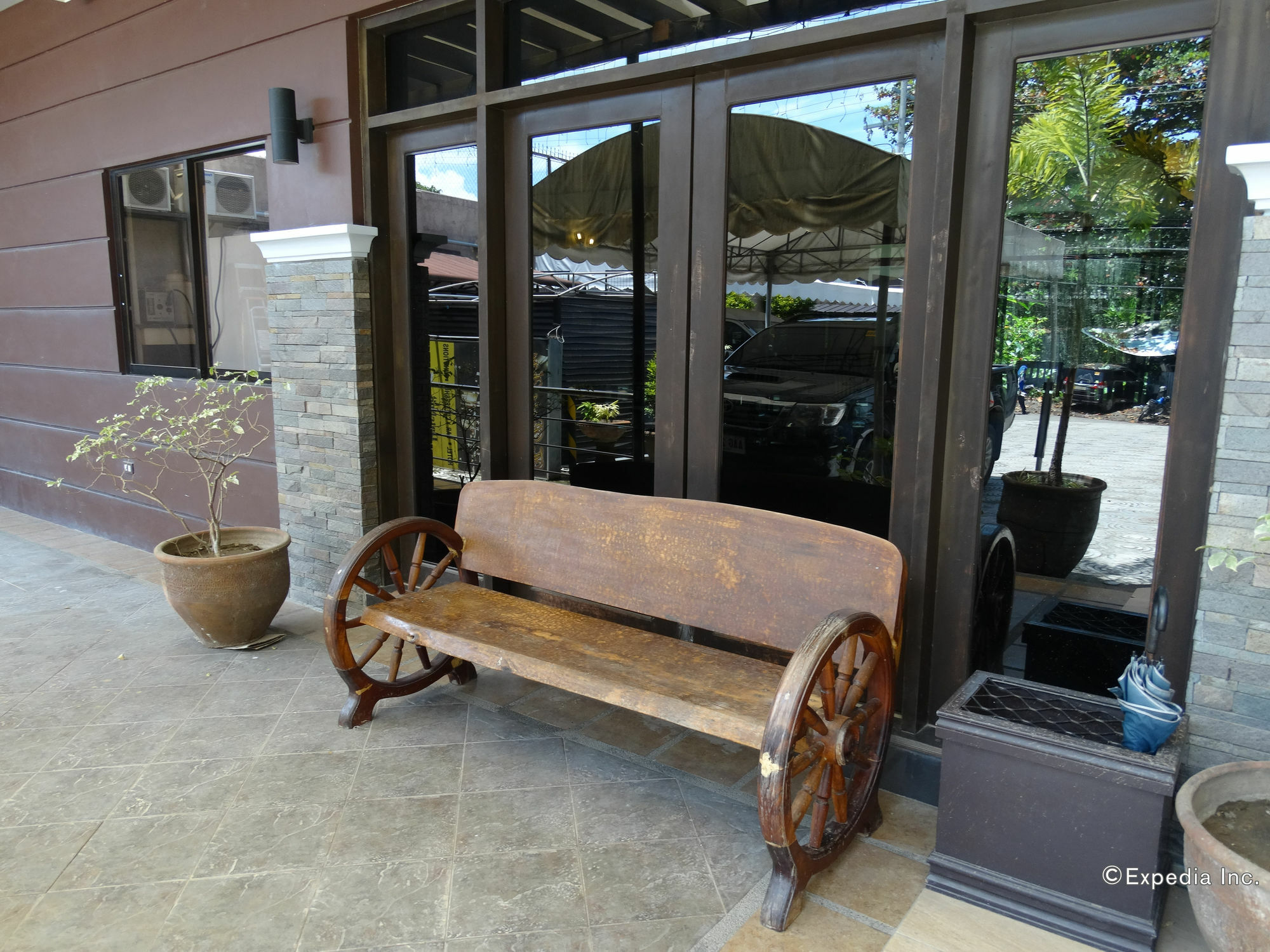 Peridot Suites Davao Экстерьер фото